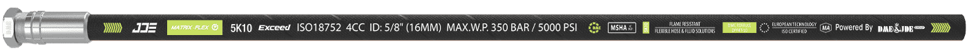 Una manguera flexible ISO 18752 5K está marcada con la información importante: marca, estándar, tamaños y número de pieza.